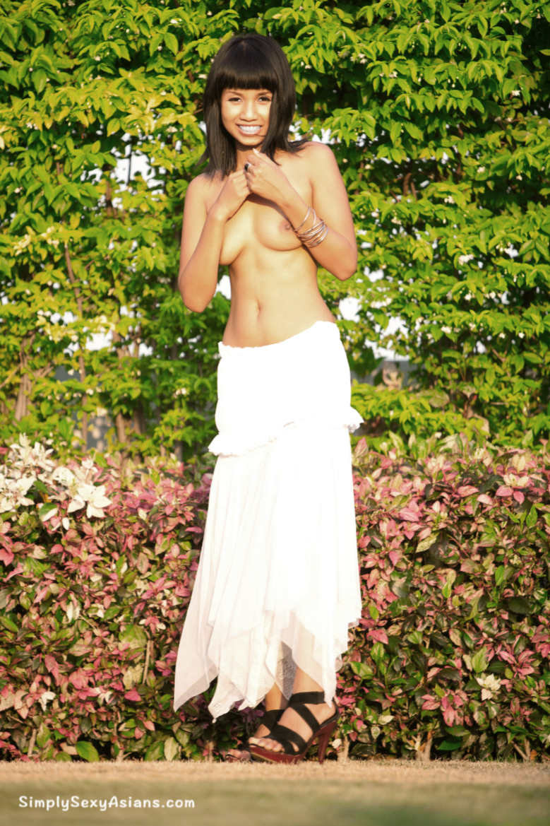 Thai Babe Xanny Posing Topless | Photo 113